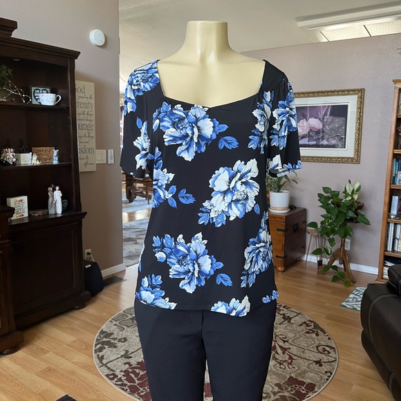 WHBM blue, black & white short sleeve blouse-size L - Picture 7 of 10